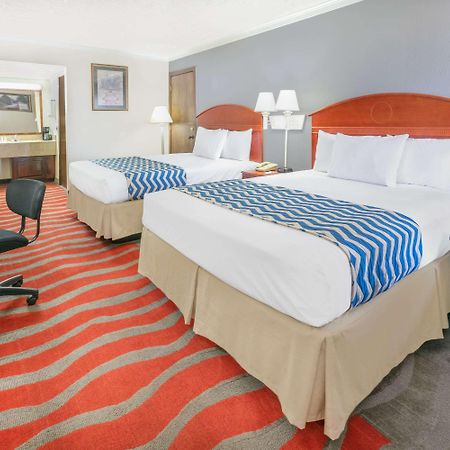 Travelodge Inn & Suites By Wyndham Норман Экстерьер фото